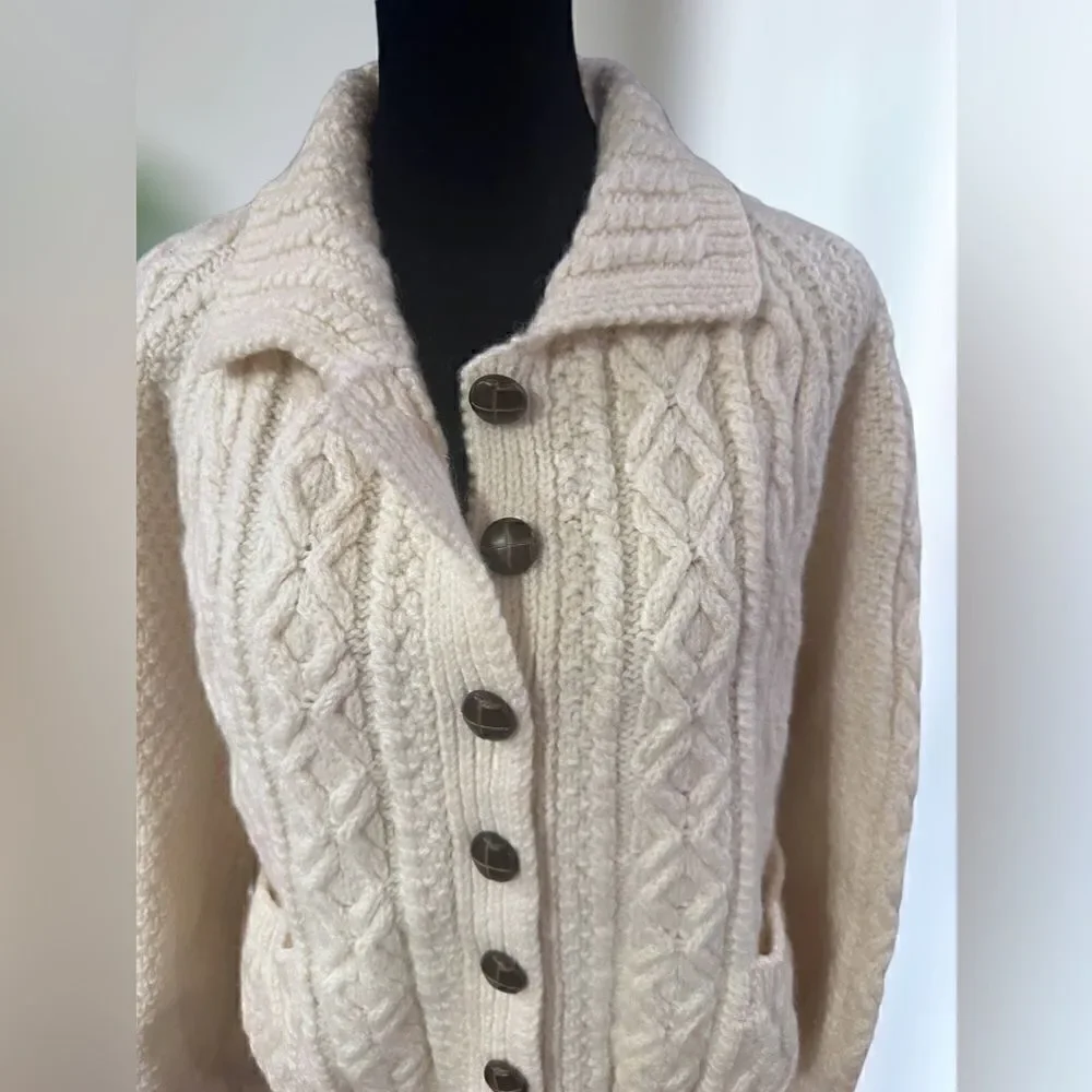 VINTAGE Hand-Knitted New Wool Chunky Boyfriend Fisherman Aran Cardigan Sweater 4 - Picture 6 of 16